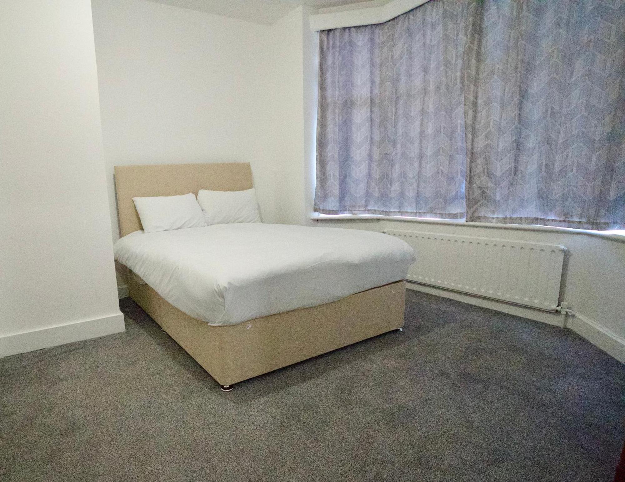 Gatwick Birchwood Lodge With Holiday Parking Horley Zewnętrze zdjęcie