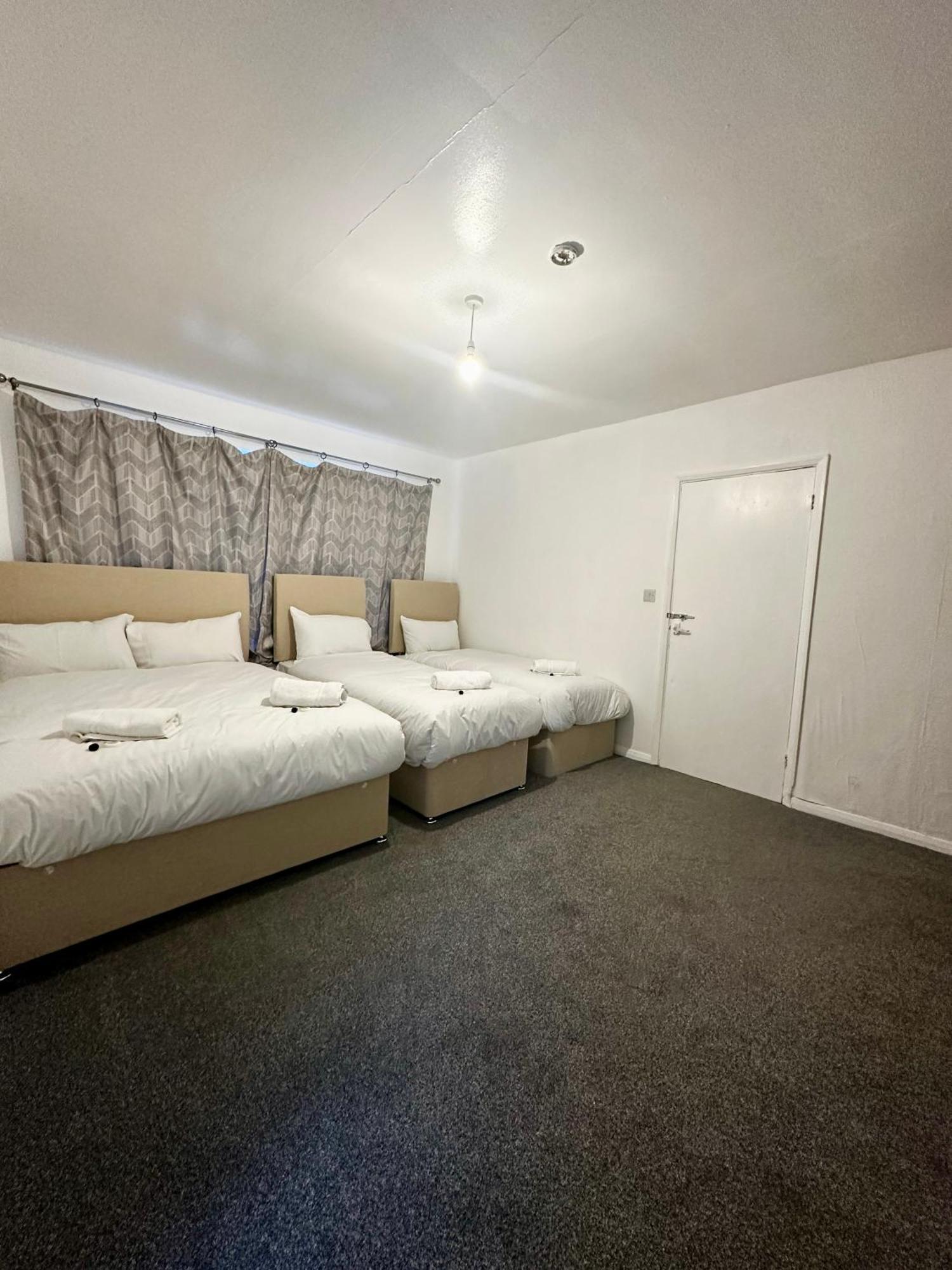 Gatwick Birchwood Lodge With Holiday Parking Horley Zewnętrze zdjęcie